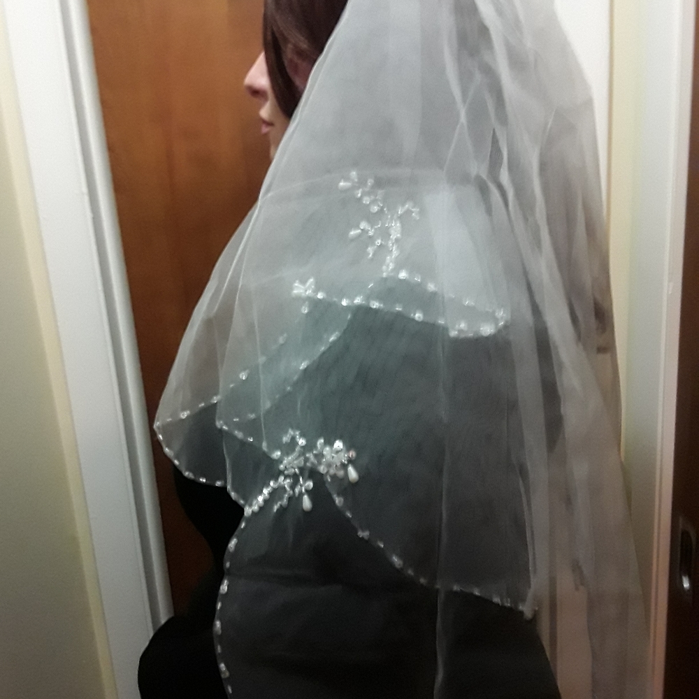 Bridal Veil . Elbow length . White . Never worn